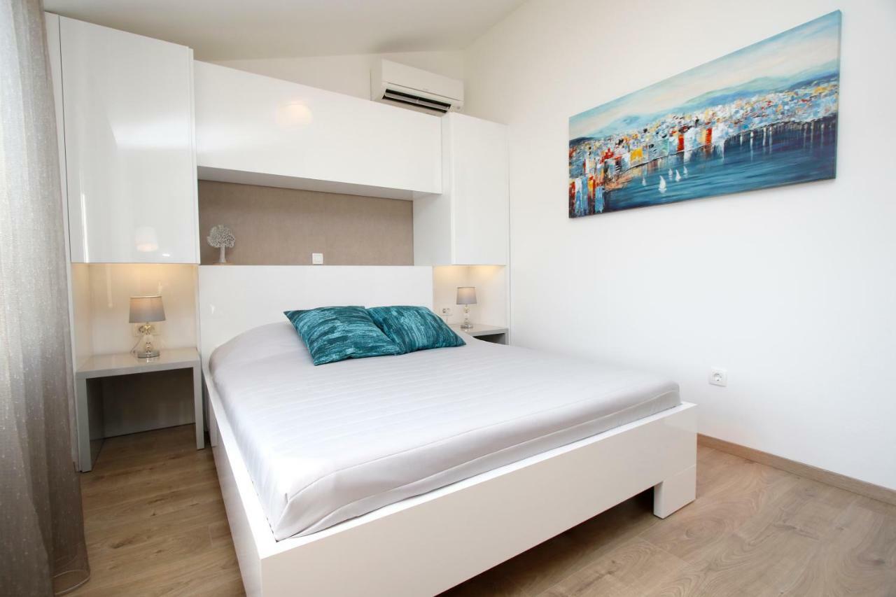 Apartments Besker Makarska Bagian luar foto