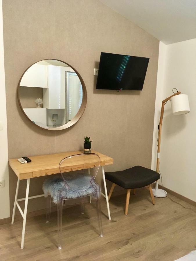 Apartments Besker Makarska Bagian luar foto