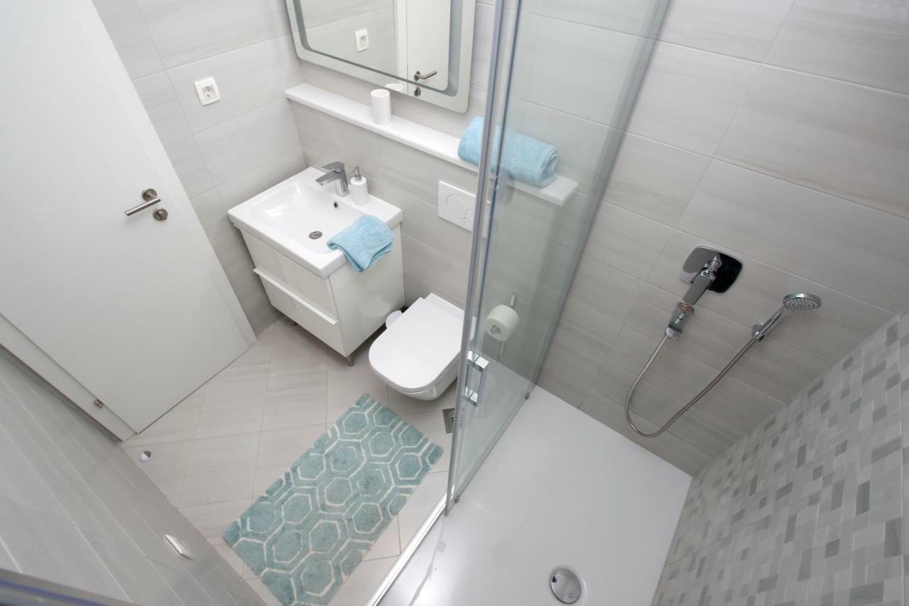 Apartments Besker Makarska Bagian luar foto
