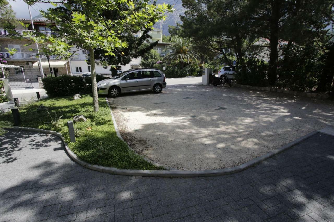 Apartments Besker Makarska Bagian luar foto