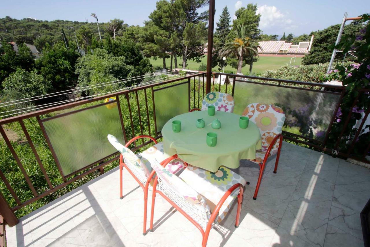 Apartments Besker Makarska Bagian luar foto