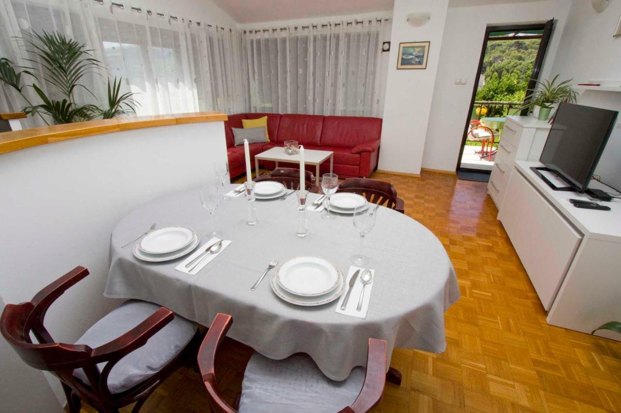 Apartments Besker Makarska Bagian luar foto