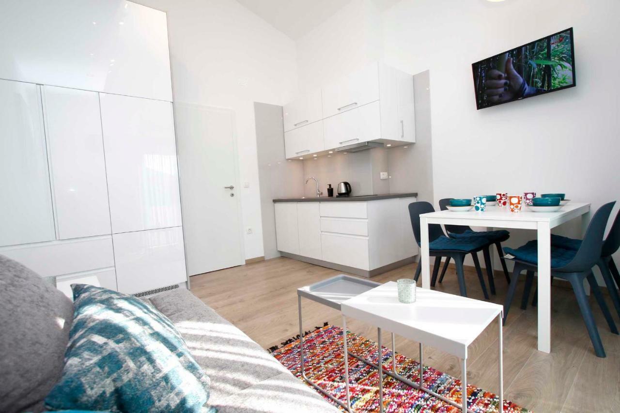 Apartments Besker Makarska Bagian luar foto