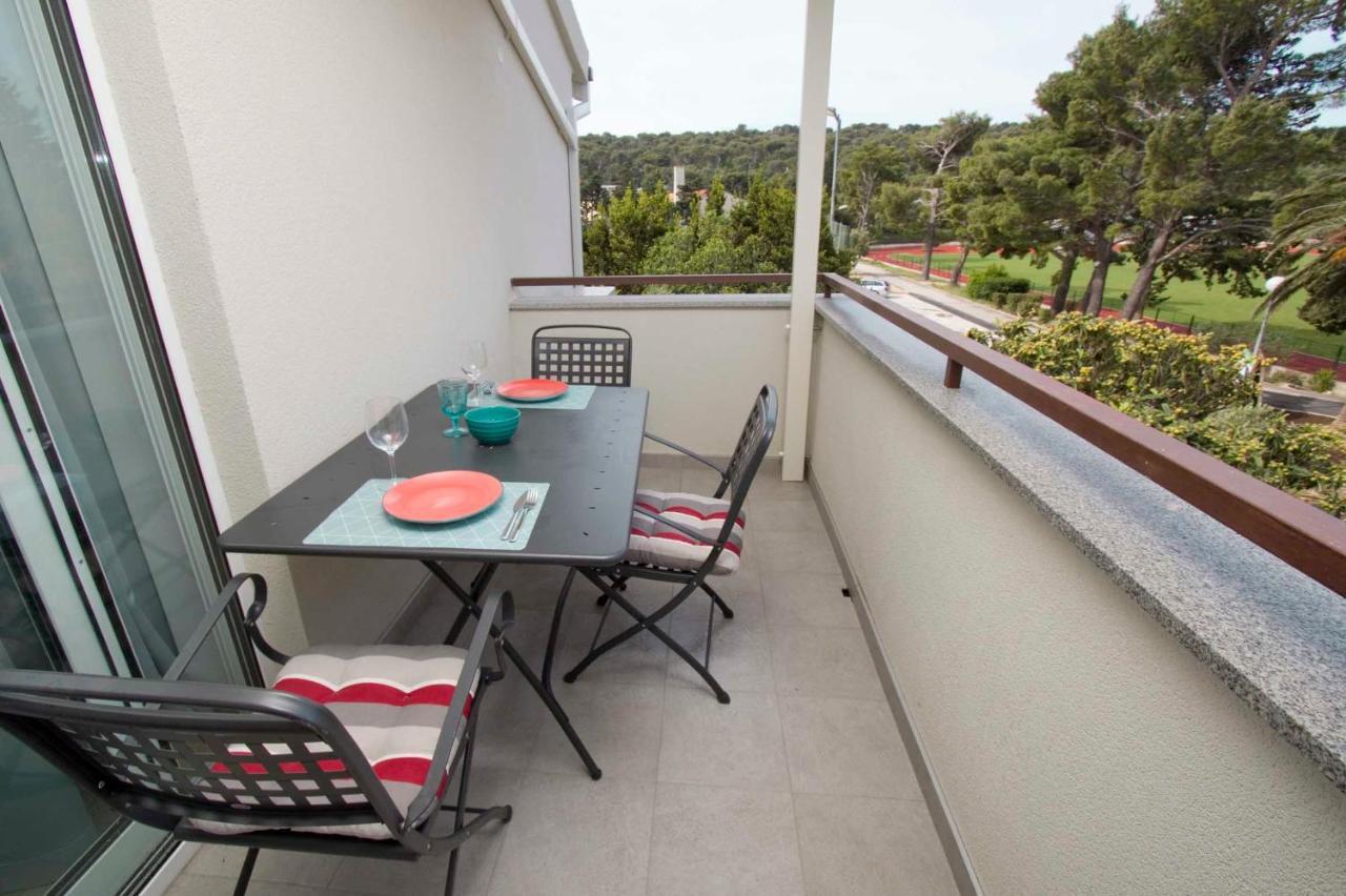 Apartments Besker Makarska Bagian luar foto