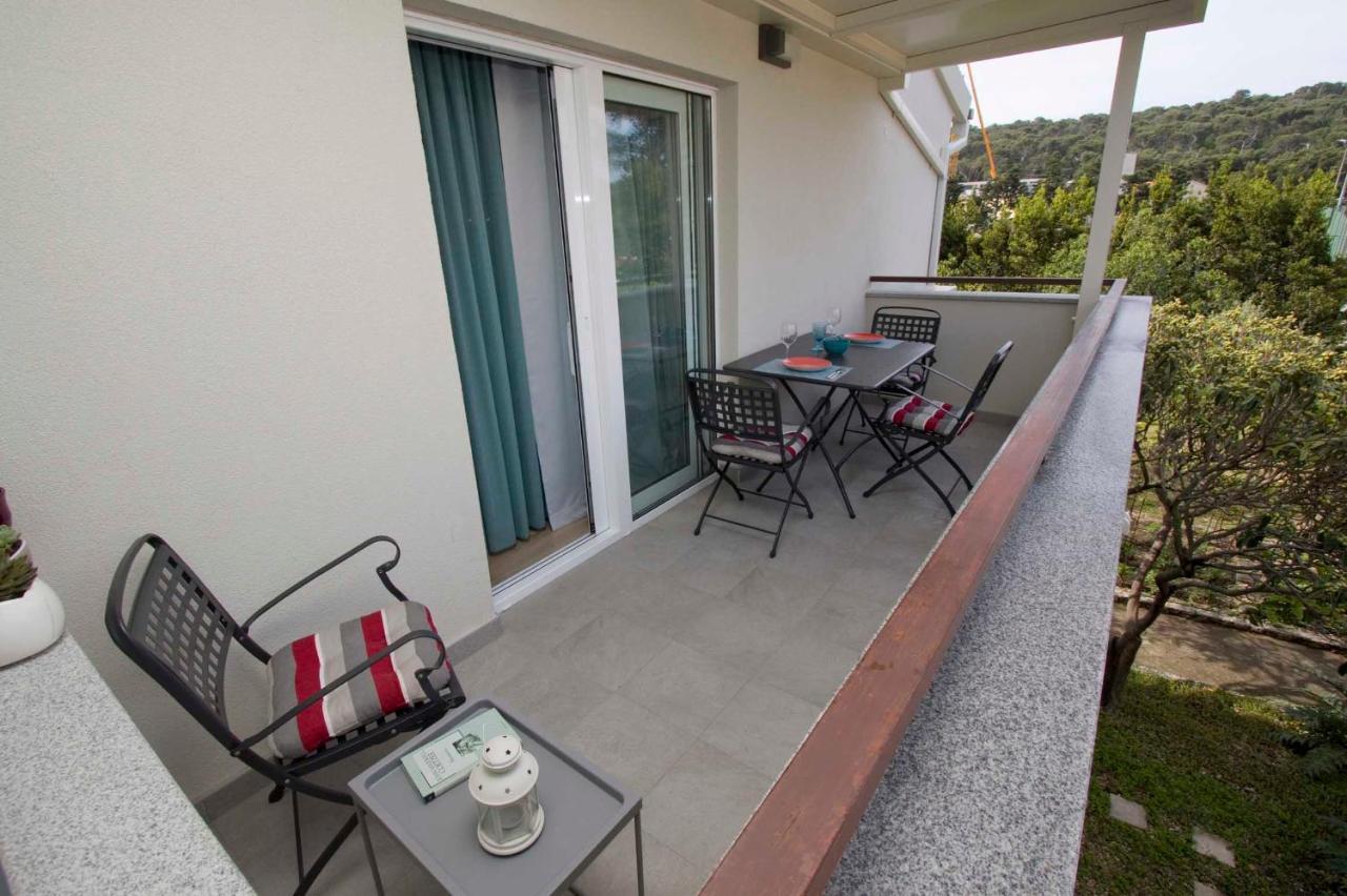 Apartments Besker Makarska Bagian luar foto