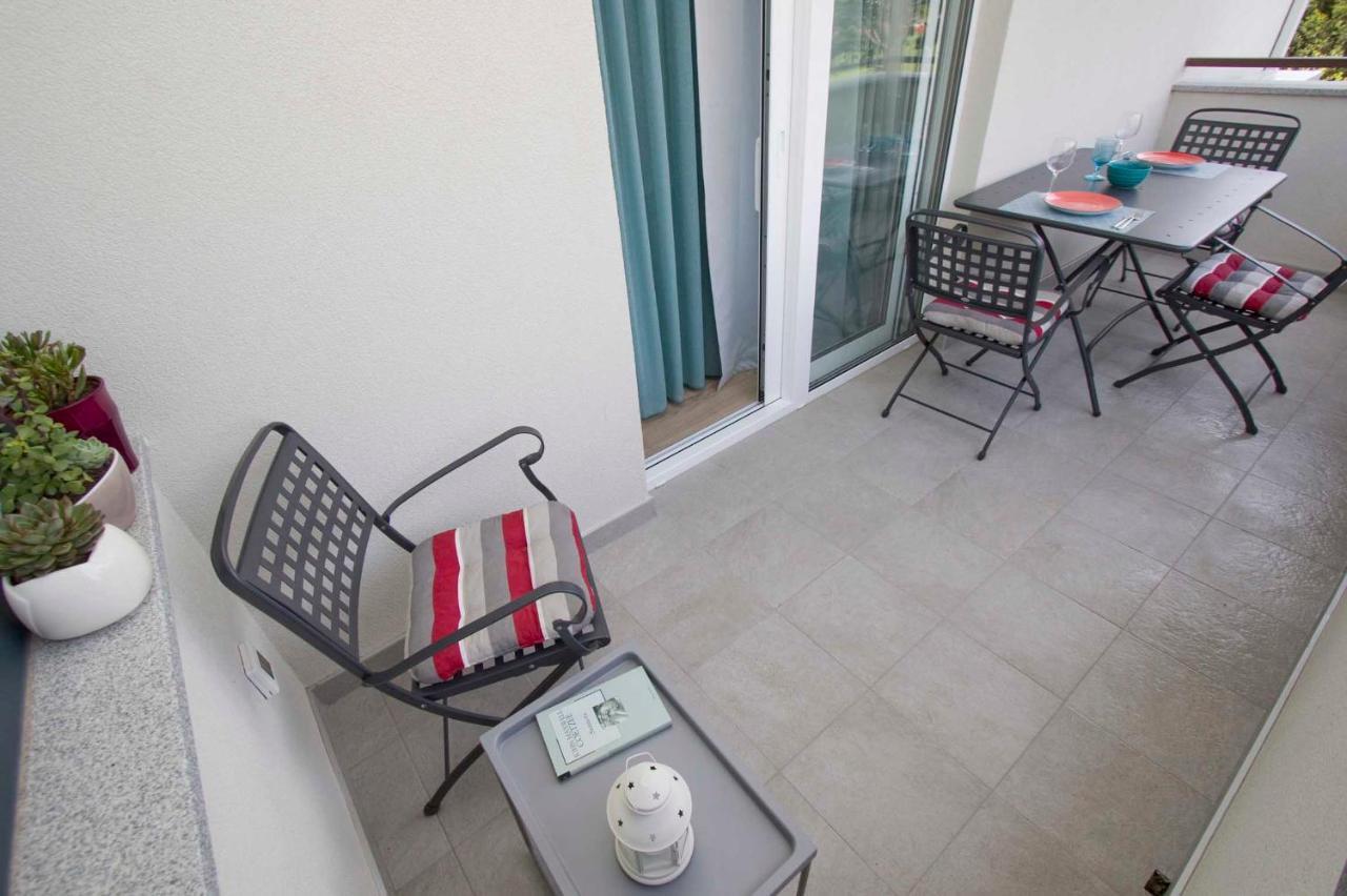 Apartments Besker Makarska Bagian luar foto